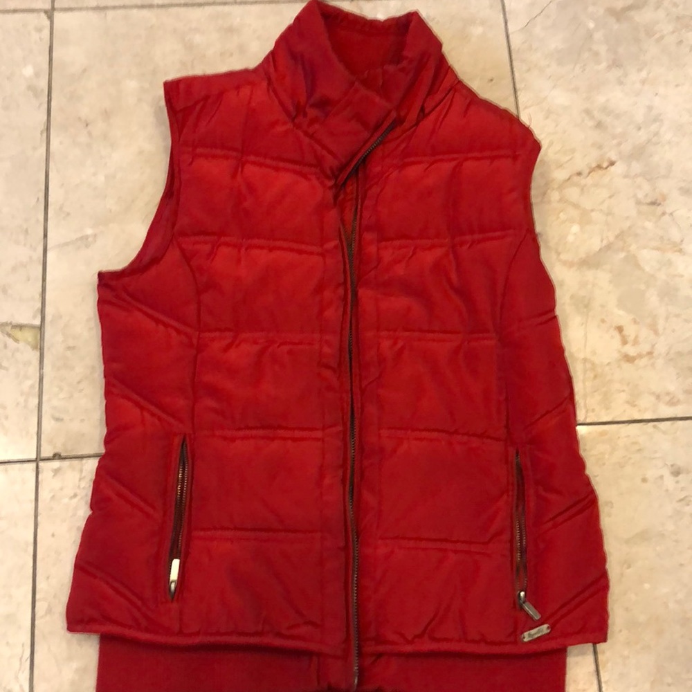 Warm fluffy red vest❤️❤️